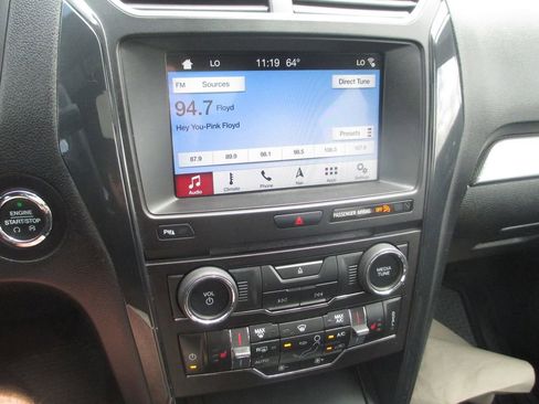 Used 2018 Ford Explorer XLT w/ Equipment Group 202A AWD/4WD image 29