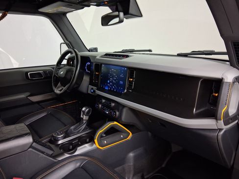 Used 2023 Ford Bronco Badlands image 38