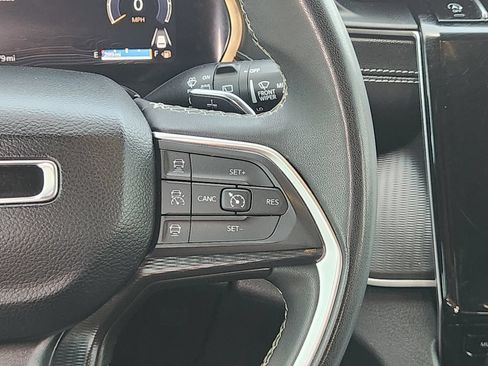 Used 2025 Jeep Grand Cherokee Laredo X RWD image 28