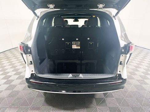 Used 2025 Toyota Sienna Limited FWD image 31