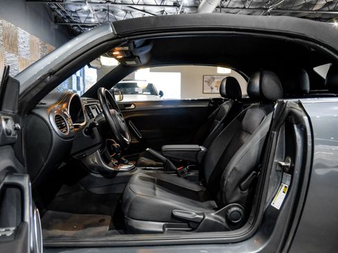 Used 2018 Volkswagen Beetle 2.0T SE FWD image 4