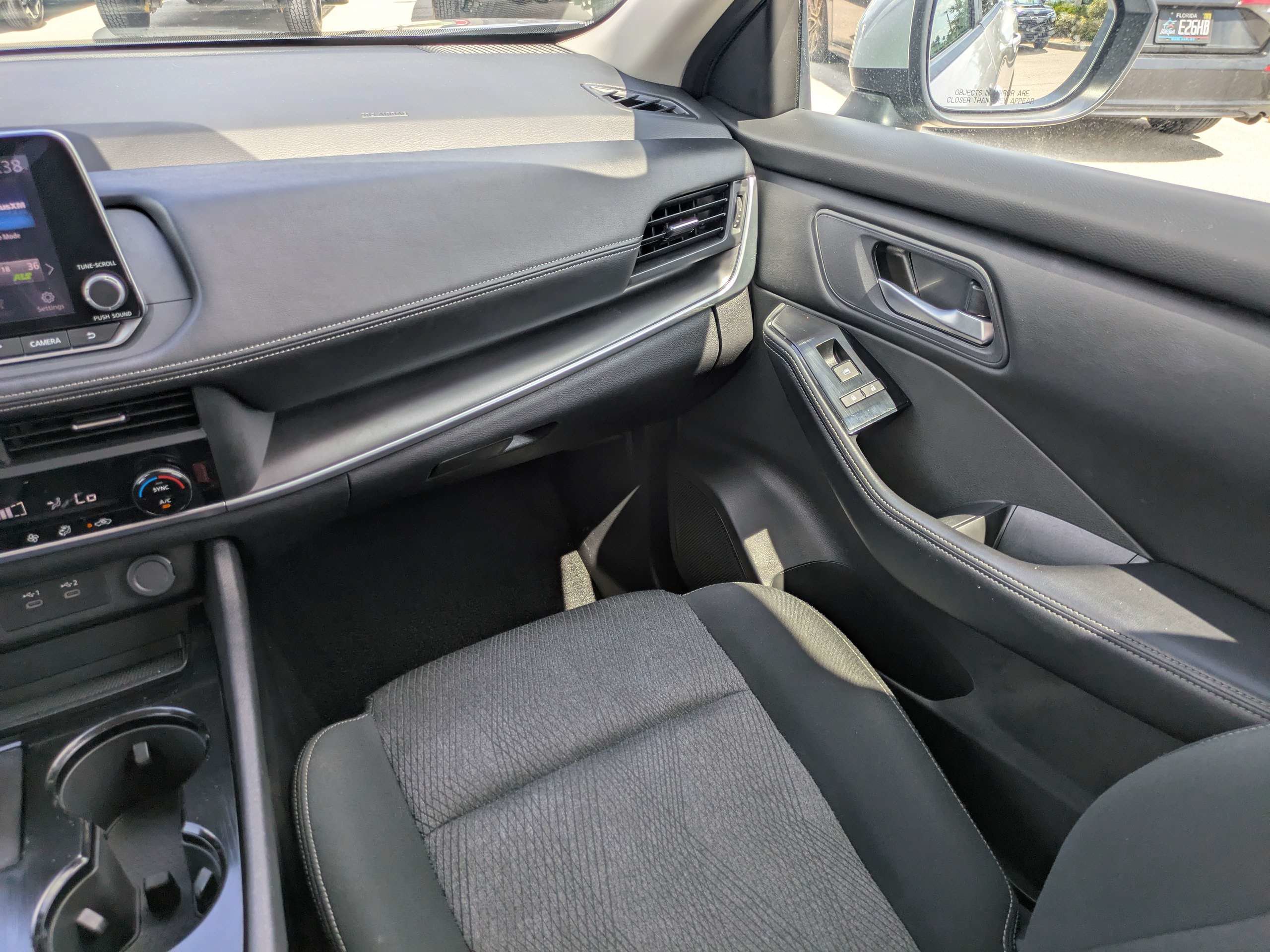 Used 2025 Nissan Rogue SV FWD image 21