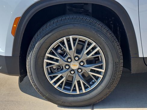 New 2026 Chevrolet Traverse LT w/ Driver Confidence Package FWD image 9