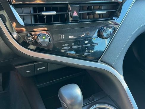 Used 2024 Toyota Camry SE image 23