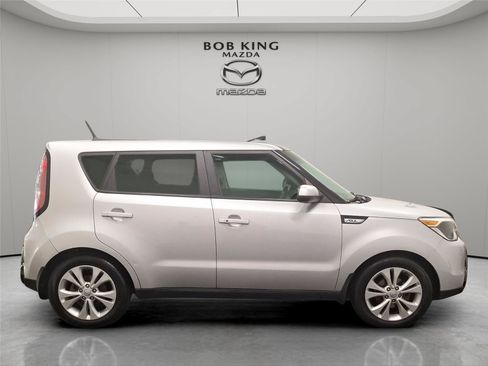 Used 2016 Kia Soul + w/ Primo Package FWD image 6