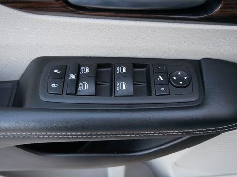 Used 2023 Chrysler Pacifica Limited image 20