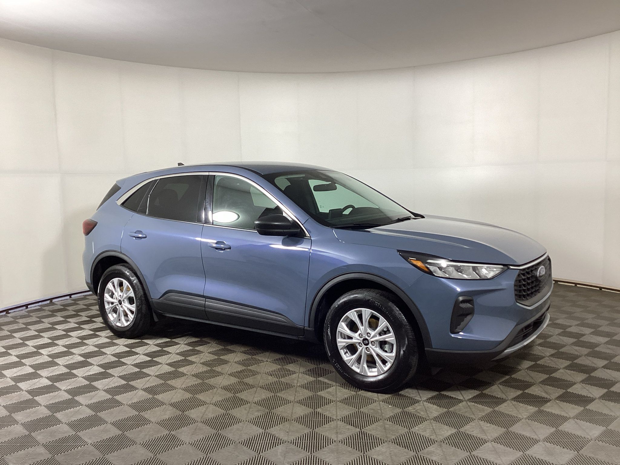 Certified 2023 Ford Escape Active AWD/4WD image 1