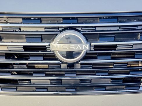 Used 2024 Nissan Rogue SV image 5