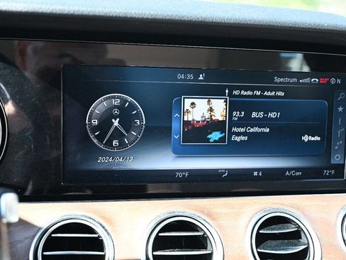 Used 2017 Mercedes-Benz E 300 image 24