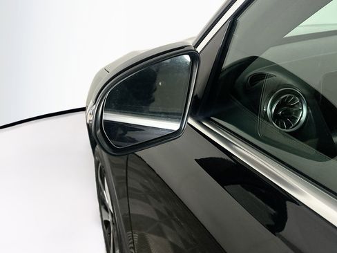 Used 2025 Mercedes-Benz GLB 250 4MATIC image 16