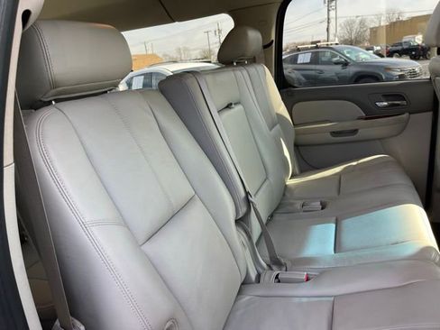 Used 2010 Chevrolet Suburban LT image 11