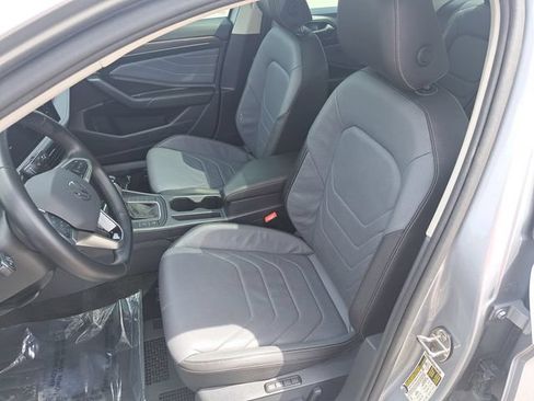 Used 2025 Volkswagen Jetta SEL FWD image 14