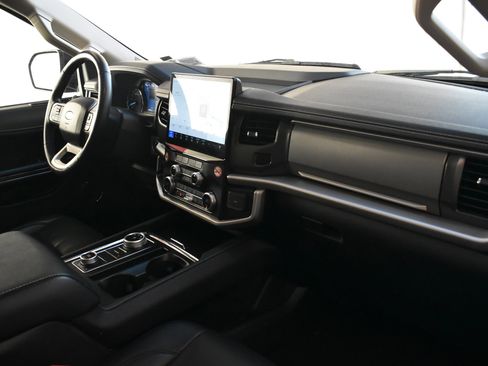 Used 2024 Ford Expedition XLT image 30