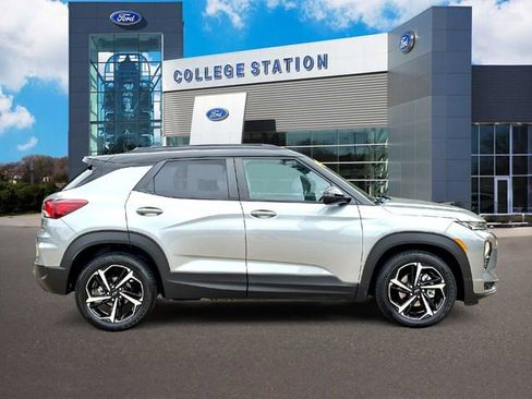 Used 2023 Chevrolet TrailBlazer RS w/ Sun and Liftgate Package FWD image 5