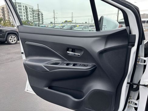 Used 2025 Nissan Versa SV FWD image 18