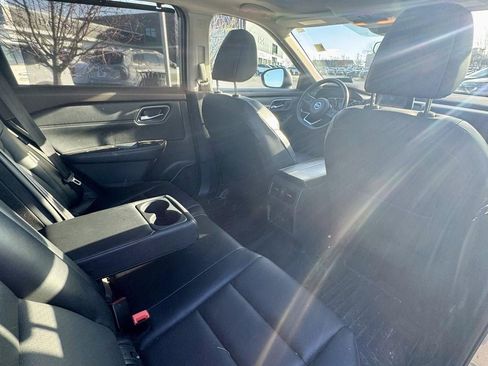 Used 2021 Nissan Rogue SV w/ Premium Package image 11