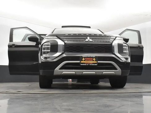 Used 2023 Mitsubishi Outlander SE FWD image 11