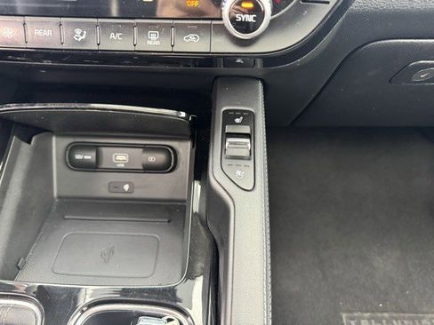 Used 2022 Kia Telluride EX image 24