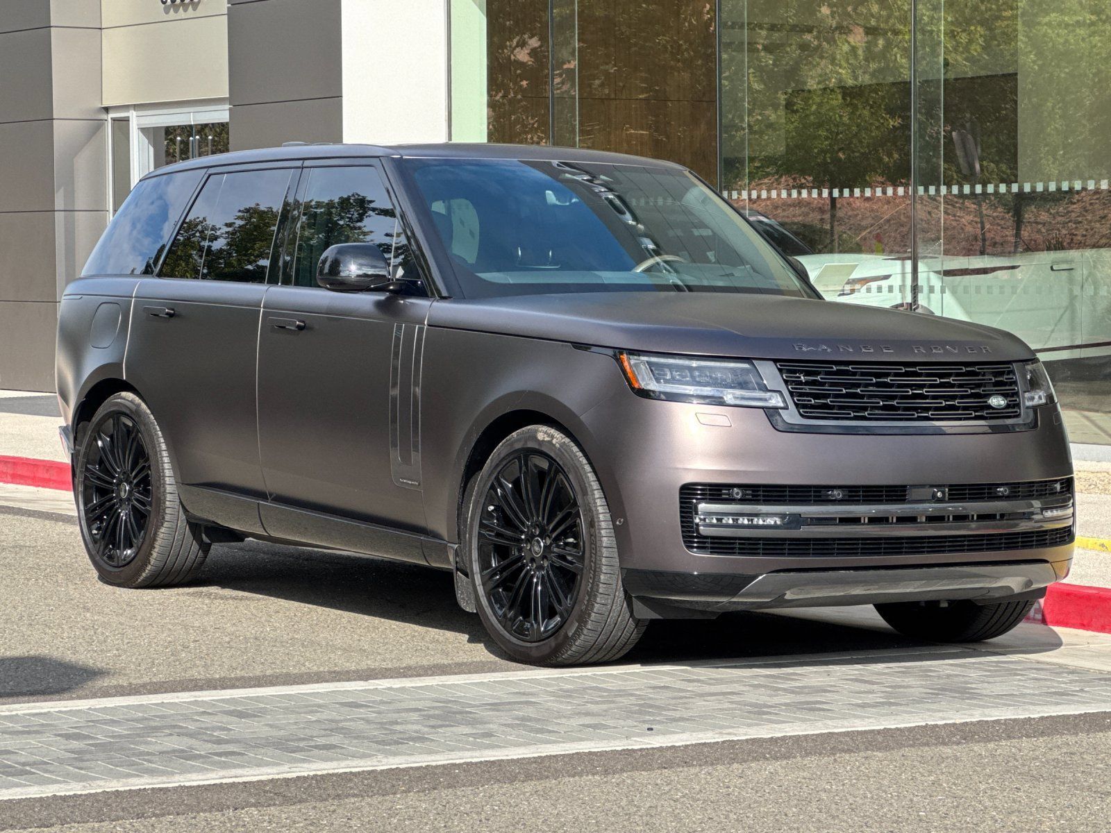 Used 2025 Land Rover Range Rover Autobiography AWD/4WD image 8