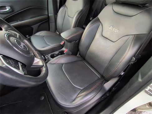 Used 2020 Jeep Compass Limited image 11