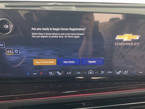 Used 2025 Chevrolet Traverse RS image 41