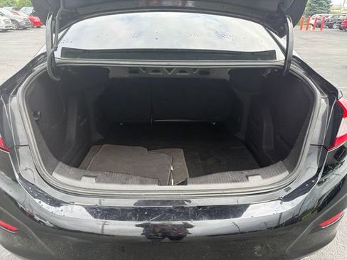 Used 2018 Chevrolet Cruze LT w/ Convenience Package FWD image 8