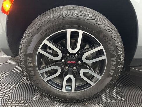 Used 2024 GMC Yukon AT4 w/ Technology Package image 42