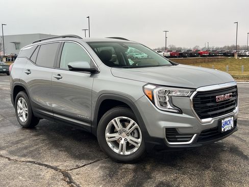 Used 2024 GMC Terrain SLE w/ Driver Convenience Package image 5