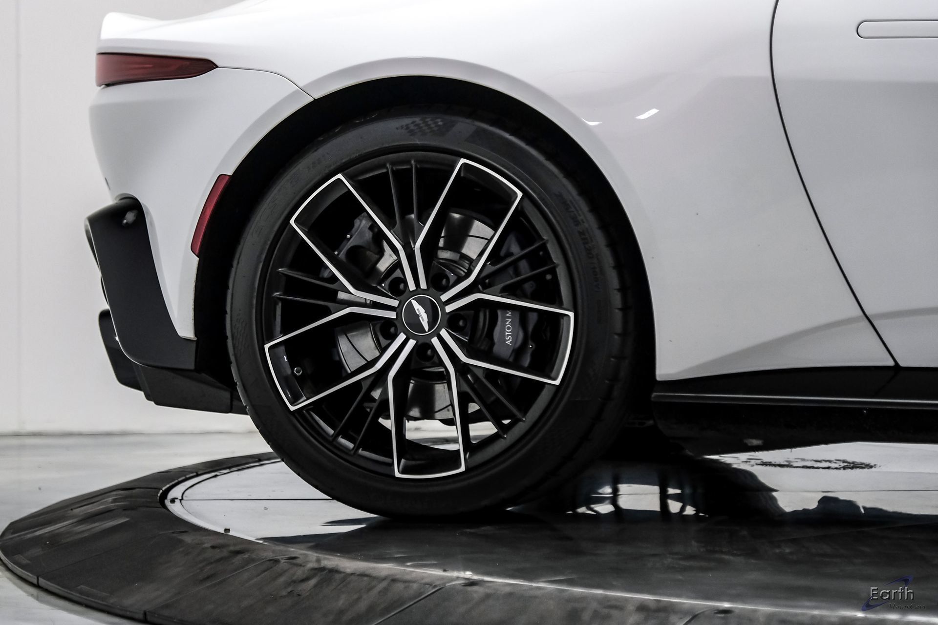Used 2022 Aston Martin V8 Vantage Coupe RWD image 87