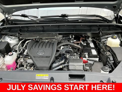 Used 2024 Toyota Highlander XLE AWD/4WD image 42