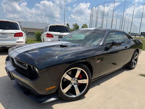 Used 2014 Dodge Challenger SRT8 RWD image 4