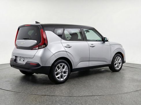 Used 2025 Kia Soul LX w/ LX Technology Package image 9