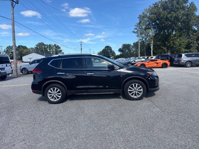 Used 2017 Nissan Rogue SV w/ SV Premium Package FWD image 12
