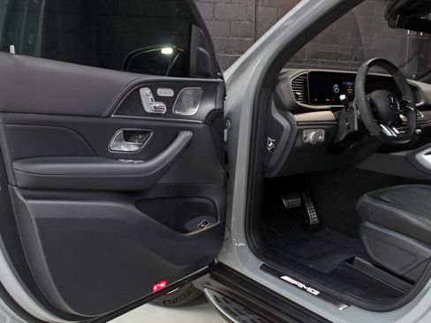 Used 2025 Mercedes-Benz GLS 63 AMG 4MATIC image 23