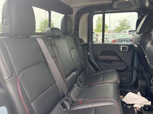 Used 2025 Jeep Gladiator Rubicon w/ Convenience Group image 10