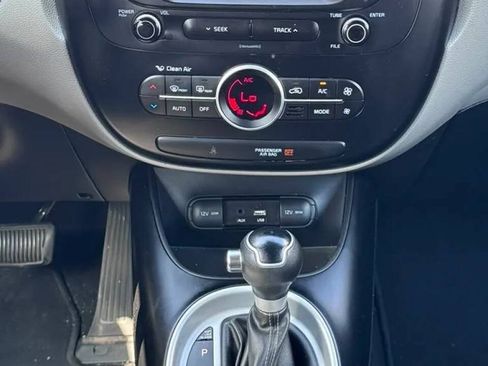 Used 2017 Kia Soul + FWD image 20