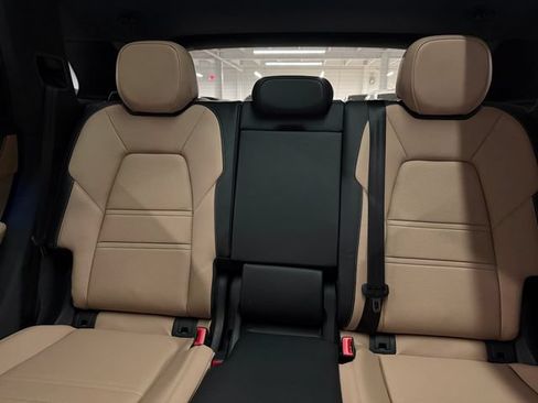 Certified 2026 Porsche Cayenne E-Hybrid AWD/4WD image 33