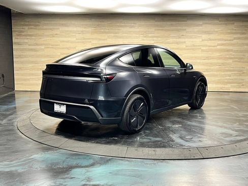 Used 2026 Tesla Model Y 2WD image 15