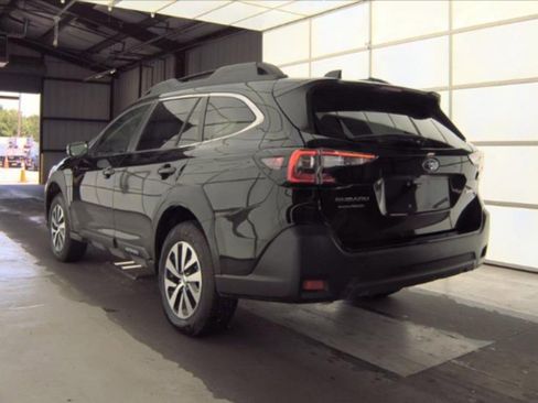 Used 2025 Subaru Outback Premium AWD/4WD image 4