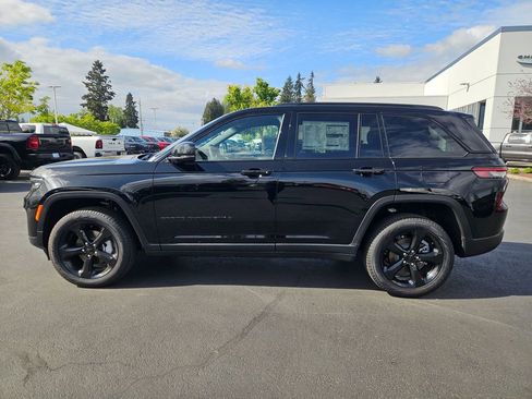 New 2025 Jeep Grand Cherokee Limited w/ Black Appearance Package AWD/4WD image 3