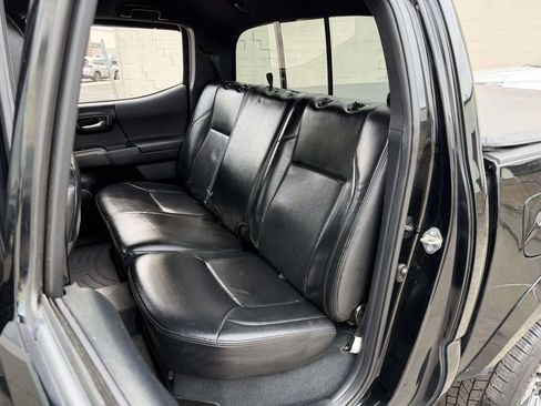 Used 2017 Toyota Tacoma TRD Sport w/ Tow Package (A/T) AWD/4WD image 19