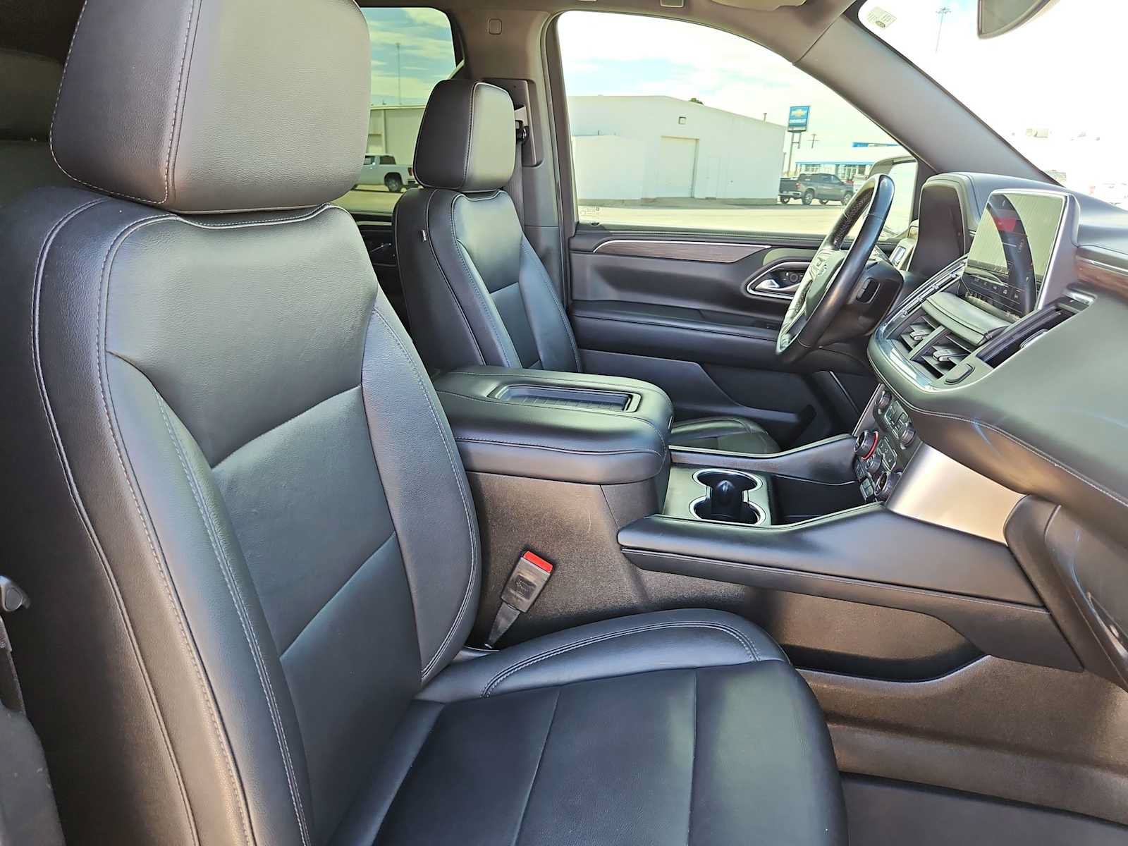 Used 2021 Chevrolet Tahoe Z71 w/ Z71 Off-Road Package AWD/4WD image 18