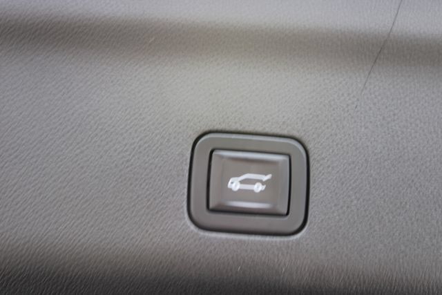 Used 2023 GMC Yukon AT4 w/ AT4 Premium Package AWD/4WD image 8