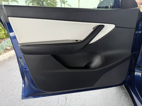 Used 2021 Tesla Model Y Long Range image 15