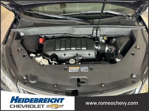 Used 2017 Chevrolet Traverse LT w/ Style and Technology Package FWD image 9