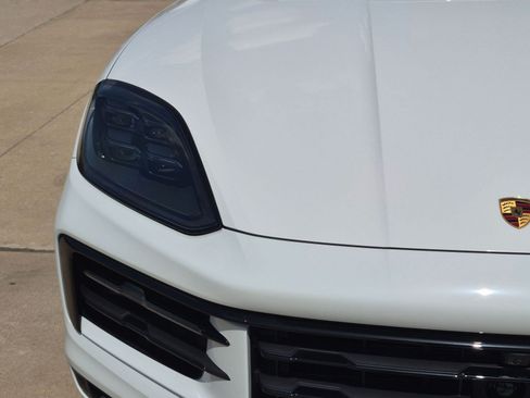 Certified 2026 Porsche Cayenne AWD/4WD image 12