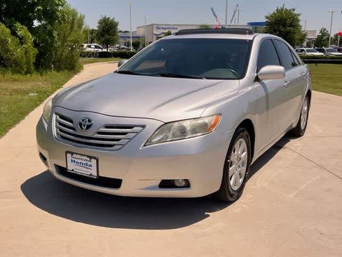 Used 2009 Toyota Camry XLE FWD image 2