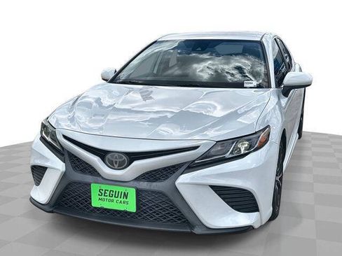 Used 2019 Toyota Camry SE FWD image 1