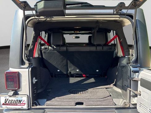 Used 2018 Jeep Wrangler Unlimited Rubicon image 11