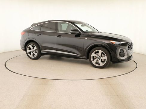 Certified 2025 Audi Q5 Prestige w/ 20" Wheel Package AWD/4WD image 9